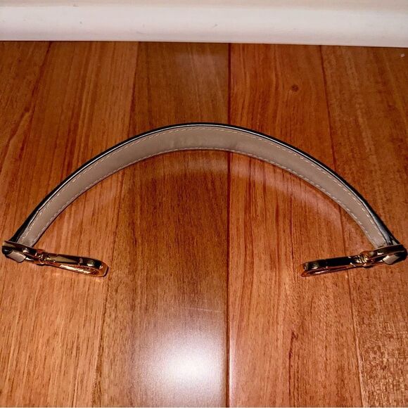 Michael Kors Mercer Gallery Medium Two-Tone Pebbled Leather Shoulder Bag - Picture 12 of 16